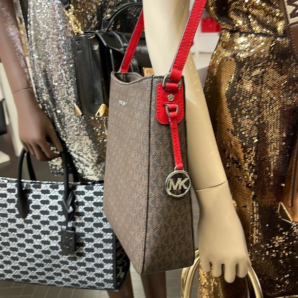 MICHAEL KORS 
Jet Set Travel Large Logo Messenger Bag
COLOR BRIGHT RED
NWT - Picture 8 of 16